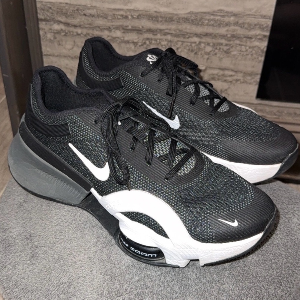 Nike Air Zoom SuperRep 4 Next Nature 'Black White' women size 9( like new)